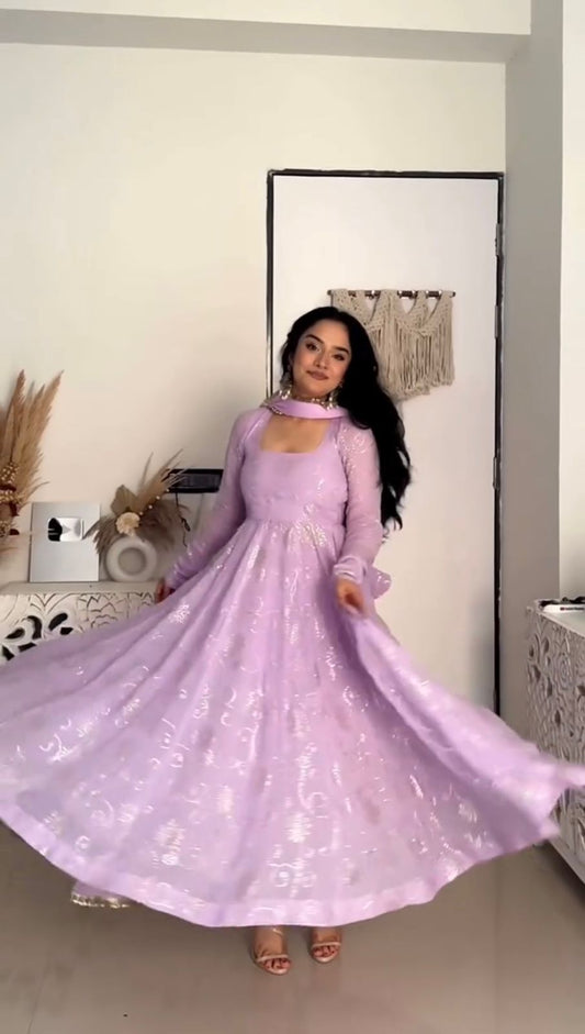 New Beautiful  Heavy Anarkali Suit